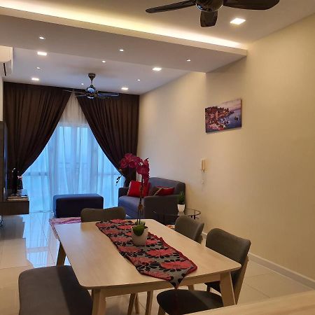 Southville Stay 2 @ Savanna Executive Suite Kampong Tangkas Exterior foto