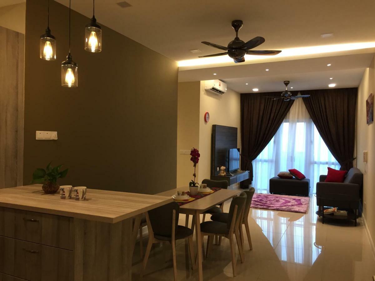 Southville Stay 2 @ Savanna Executive Suite Kampong Tangkas Exterior foto