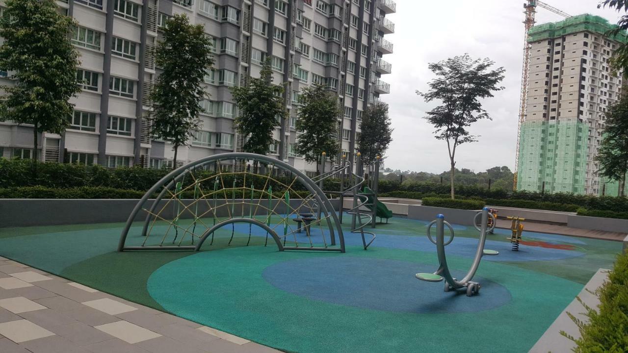 Southville Stay 2 @ Savanna Executive Suite Kampong Tangkas Exterior foto