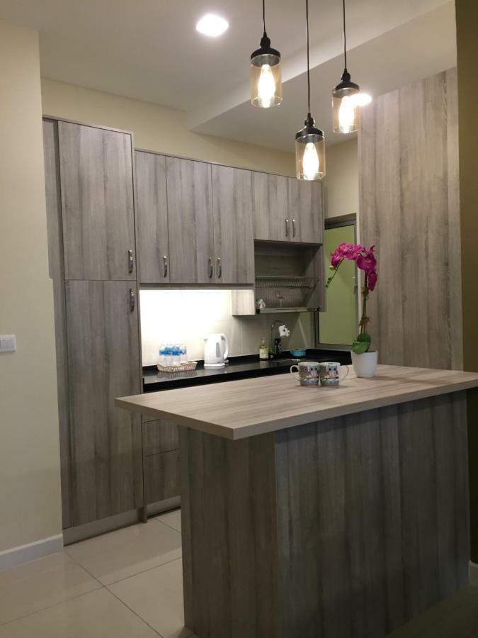 Southville Stay 2 @ Savanna Executive Suite Kampong Tangkas Exterior foto